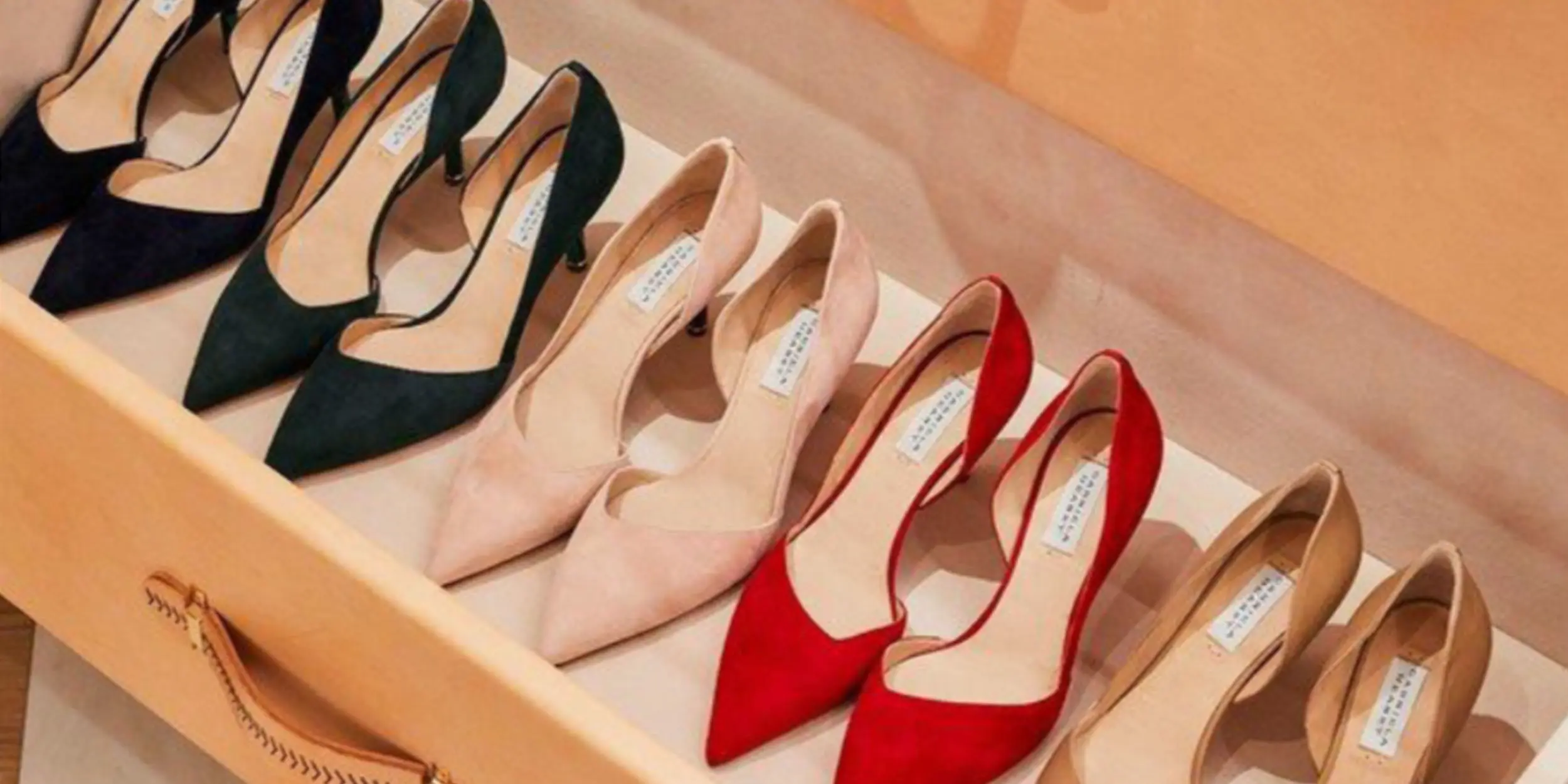 Gabriella Hearst_0000s_0001_Screen_Shot_2019-07-17_at_1.28.19_PM